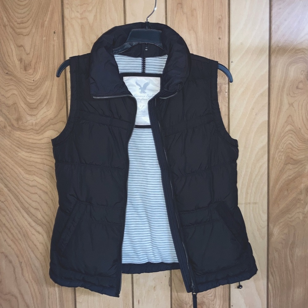 American Eagle women’s S dark brown puffer vest